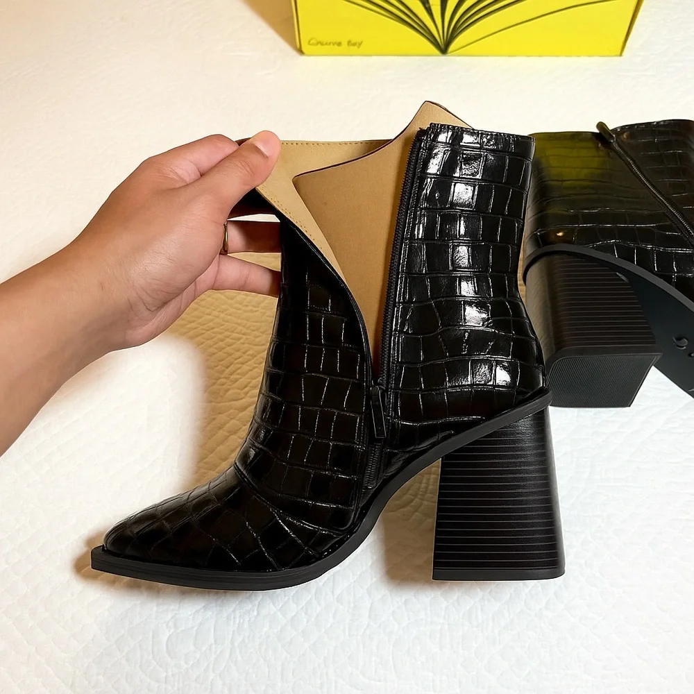 NWT Circus by Sam Edelman Layla Bootie in Black - Size 8